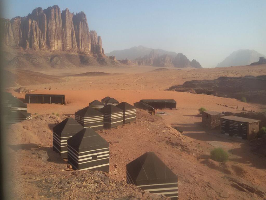 Wadi Rum Quiet Village Camp Екстер'єр фото