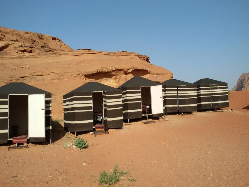 Wadi Rum Quiet Village Camp Екстер'єр фото